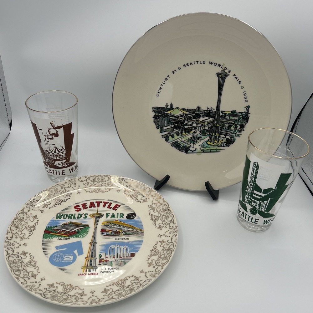 Vintage 1962 Seattle Worlds Fair Souvenir Lot - 2 Plates & 2 Tumbler Glasses